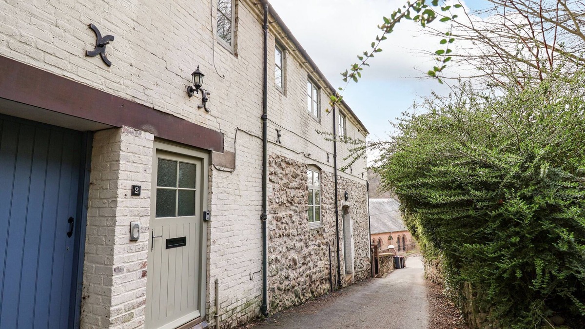 Ironbridge Cottage | THE ARMS HOUSE, pet friendly, character holiday cottage in Ironbridge