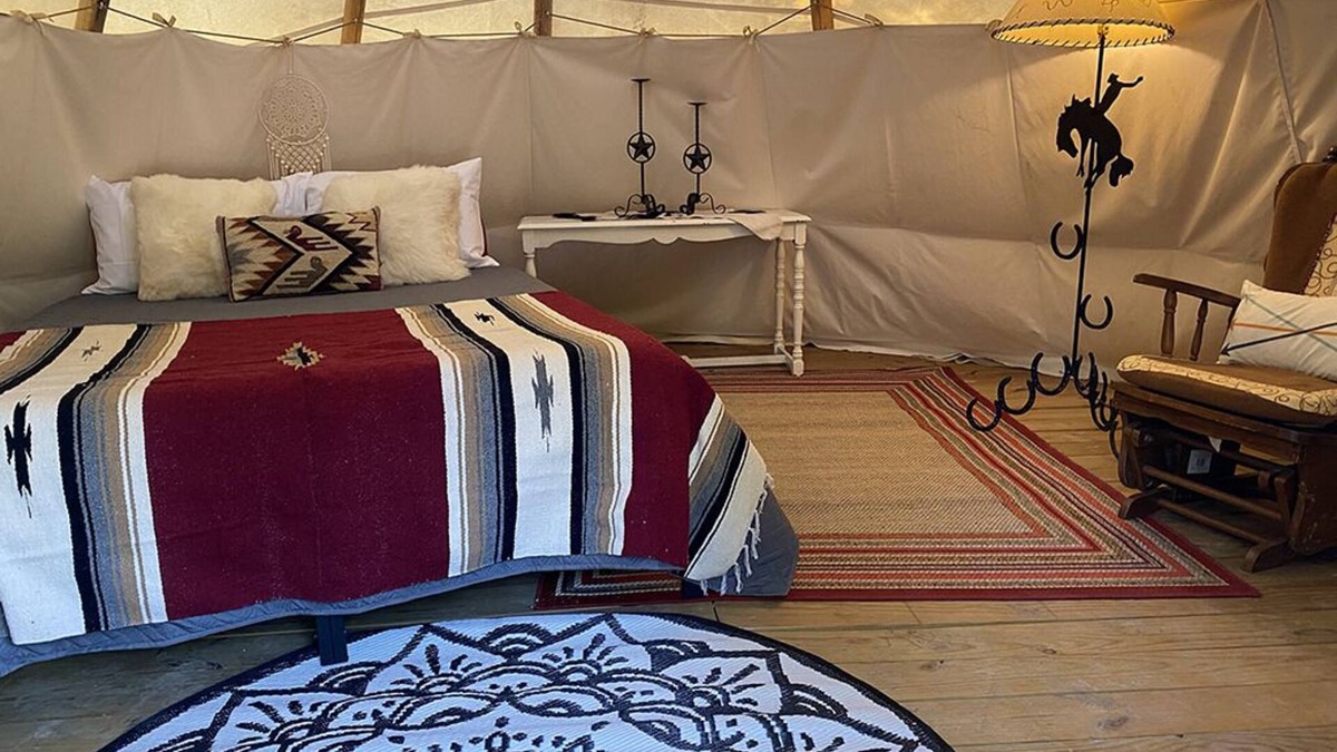 Wills Point Cabin | The Arrowhead Tipi Resort - Many Mountains - Nomadic Tipis on Lake Tawakoni