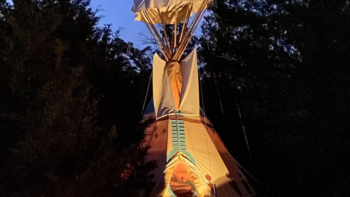 Wills Point Cabin | The Arrowhead Tipi Resort - Spirit Warriors - Nomadic Tipis on Lake Tawakoni