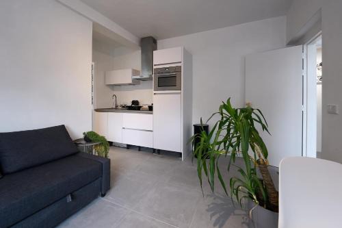 Stratum Apartment | The Art Gallery - Mario's Place - By T&S