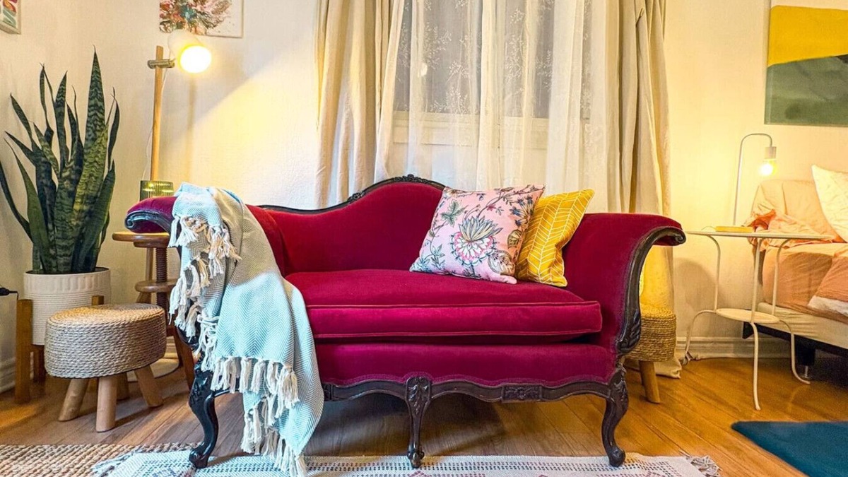 Inner Harbour Apartment | The Art Studio | free parking