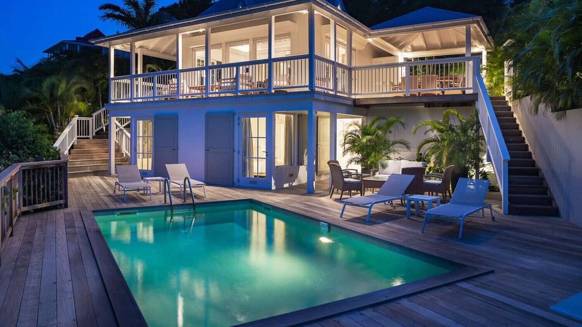 Flamands Villa | The ART villa offers a breathtaking view of Saint Barthelemy