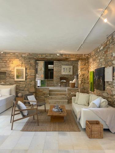 Milopotas Villa | The Artists House - Atelier Suite