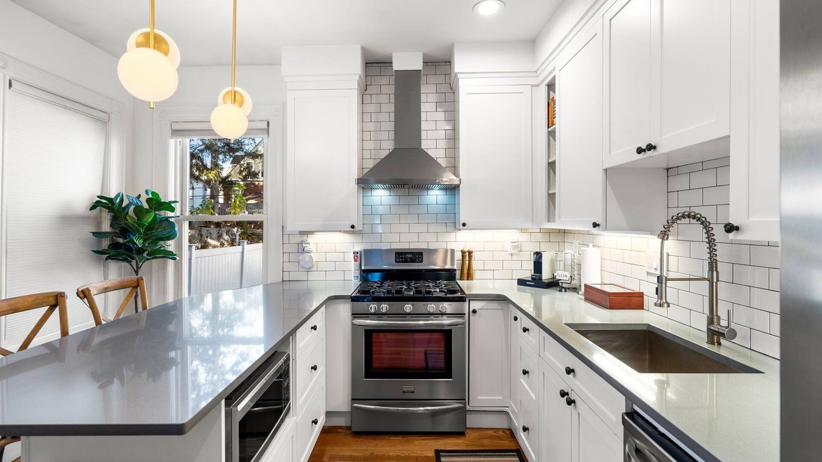 St. Marks Apartment | 🎖The Ashmont Apartment - Close to Subway & Downtown Boston🎖