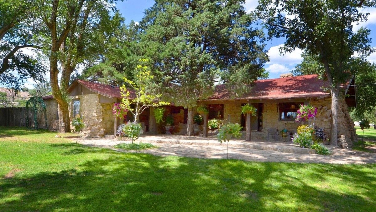 Palisades Bed & Breakfast | The Aspen Cabin at Starlight Canyon Bed & Breakfast