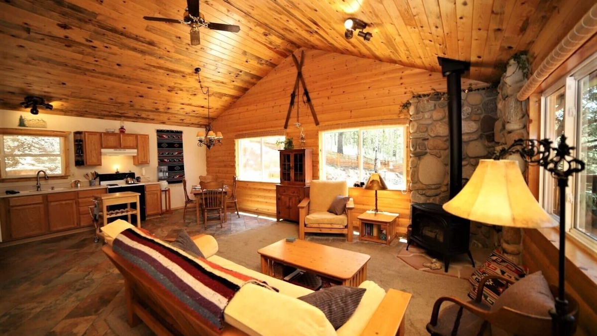 Rainbow Valley Cabin | The Aspen Valley Hideaway - A Perfect Hub to Hiking and Tourist Attractions!