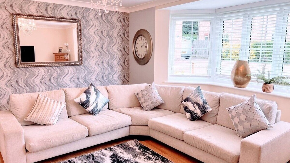 Maidstone House | The Astor house Maidstone | Free Parking