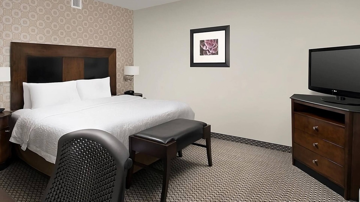 Athens Hotel | The Athens Hideaway! Indoor Pool, Free Breakfast, Free Parking!