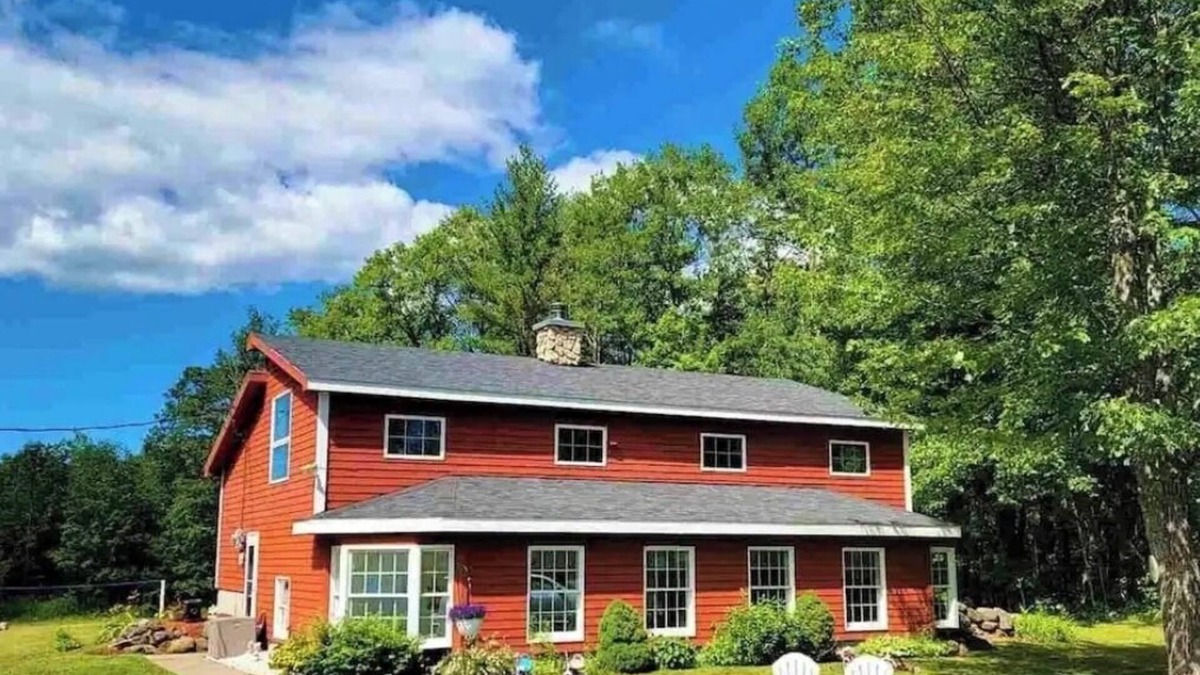 Dollar Bay House | The Atlas House, 1 mile from snowmobile trail & boat launch, secluded house