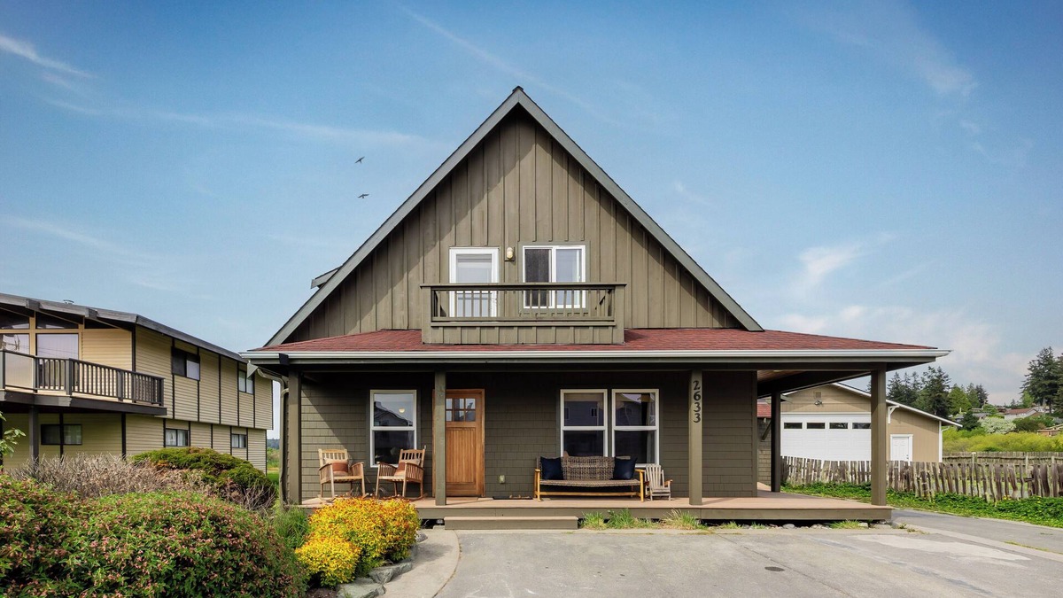 Clinton House | The Atlas - Sauna and Beach Access