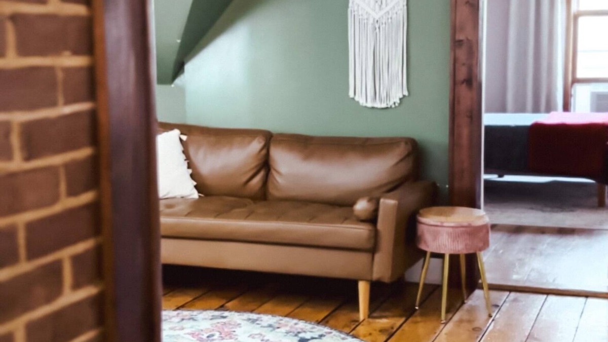 Champaign Apartment | The Attic: 2br - 1bth - 4 guests