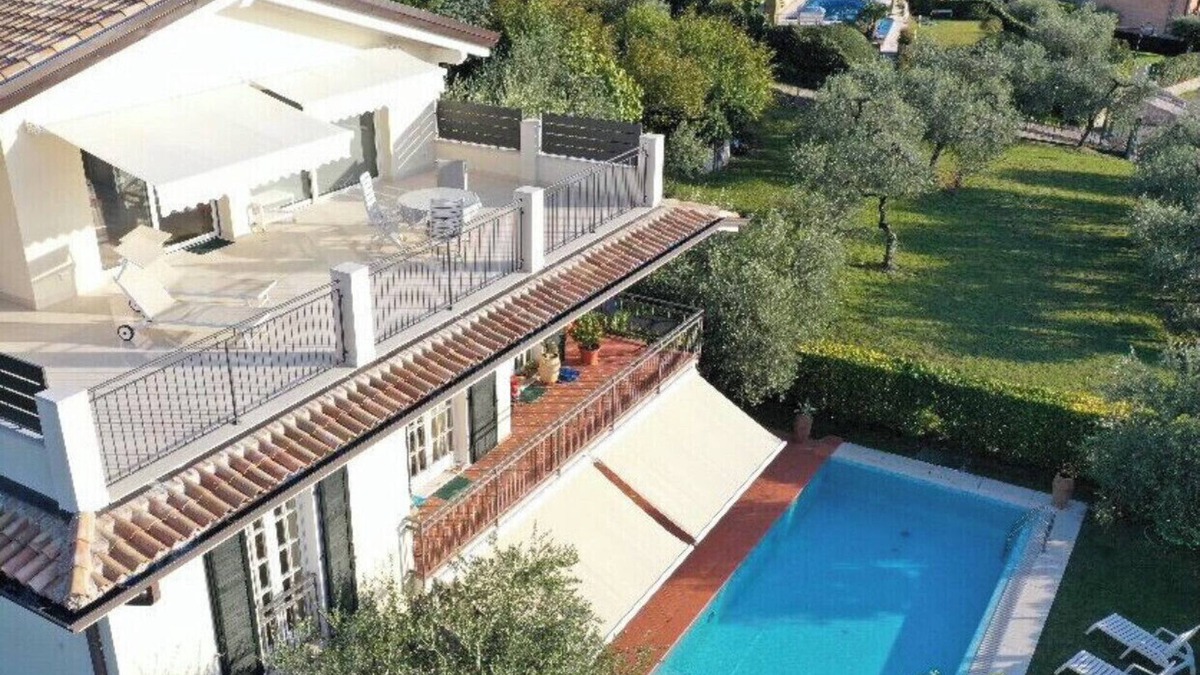 Albisano Apartment | The attic of Villa Ca ’Bianca 16