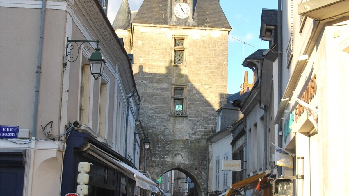 Amboise Apartment | the attic of Orange. Appart in old house 20 m from the pedestrian street