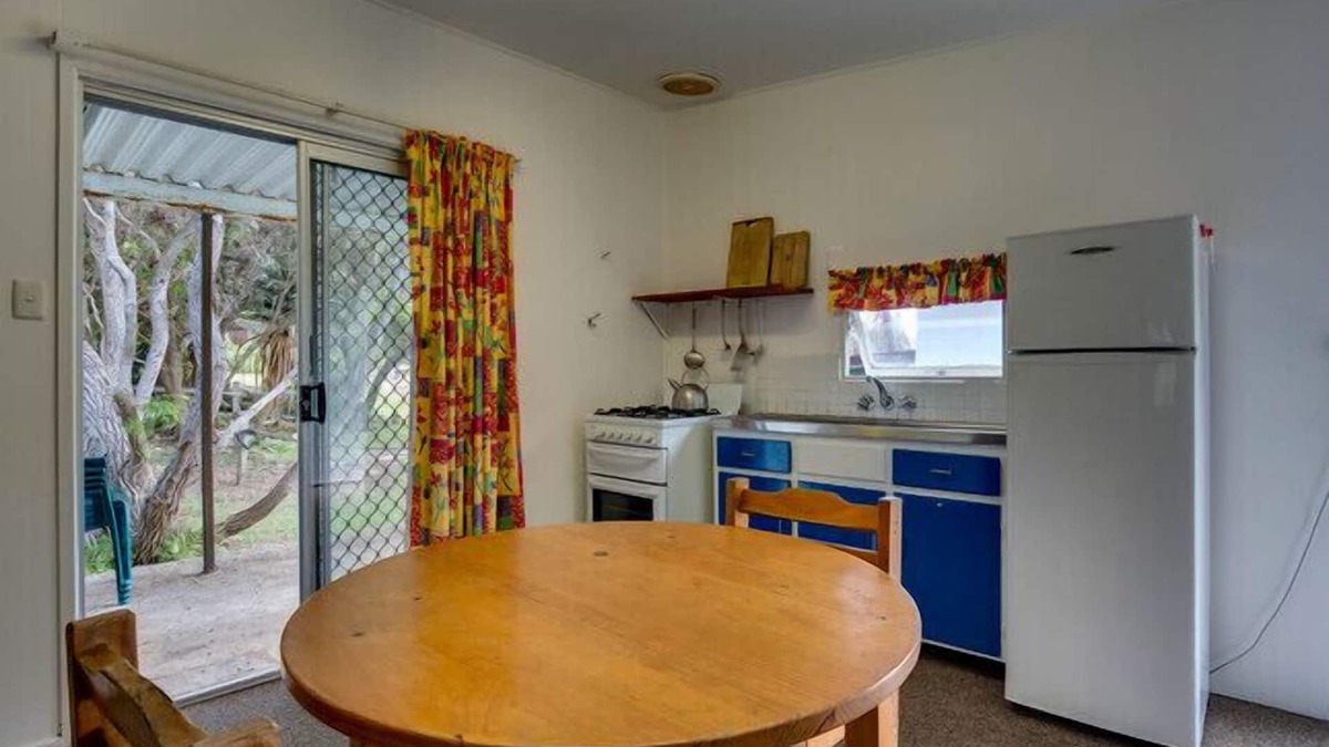 Happy Valley Cottage | ☀️🎣🐠🎣☀️The Cottage Don't Feel Like Camping? Happy Valley
