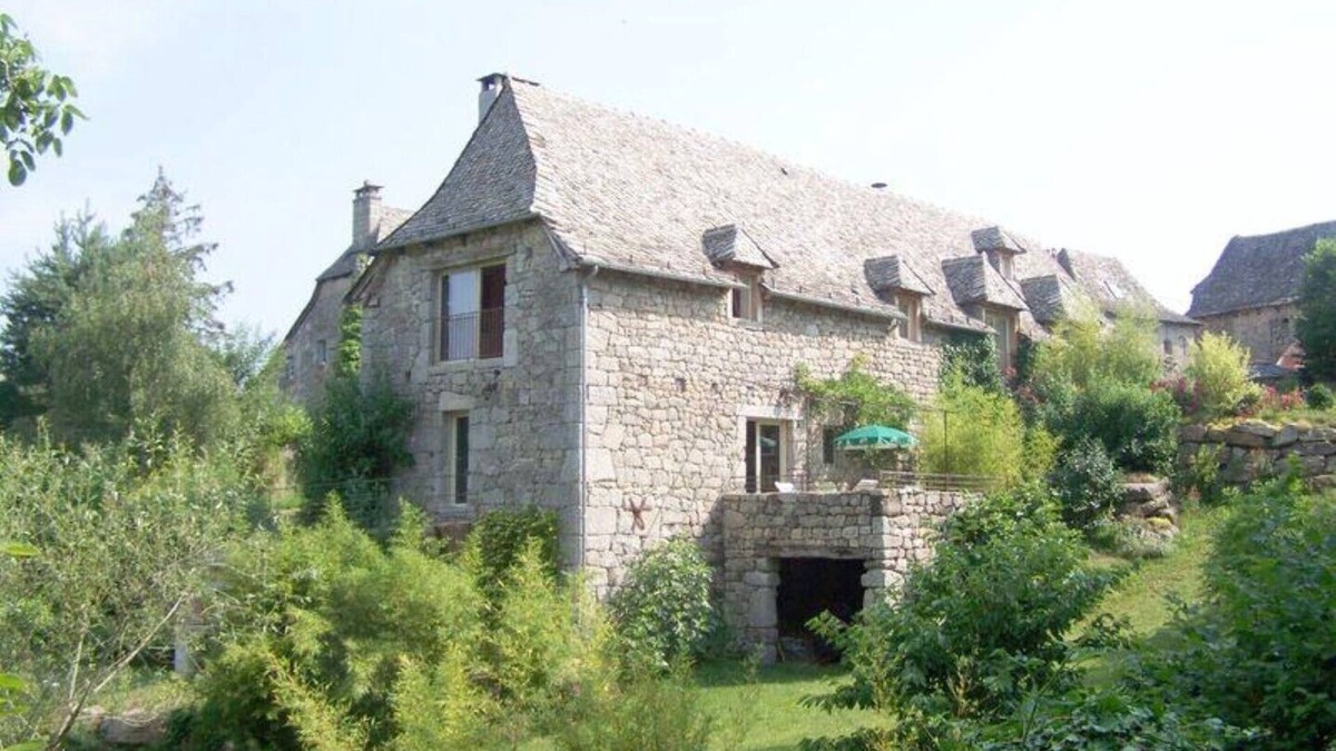 Florentin-la-Capelle House | The Aubrac Fountain and Puy d'aubrac