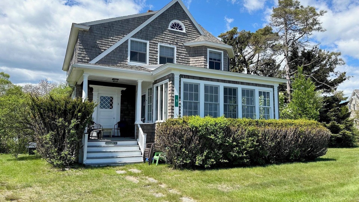 Mid-Coast and Islands Cottage | The Auburn Colony is for the vacationer who wants to tap into the history and traditions of colon.