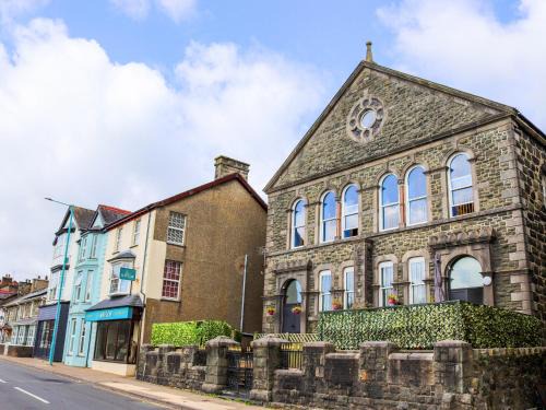 Criccieth Apartment | The Auction House
