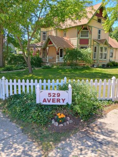 Lowell Bed & Breakfast | The Avery St Bed and Breakfast