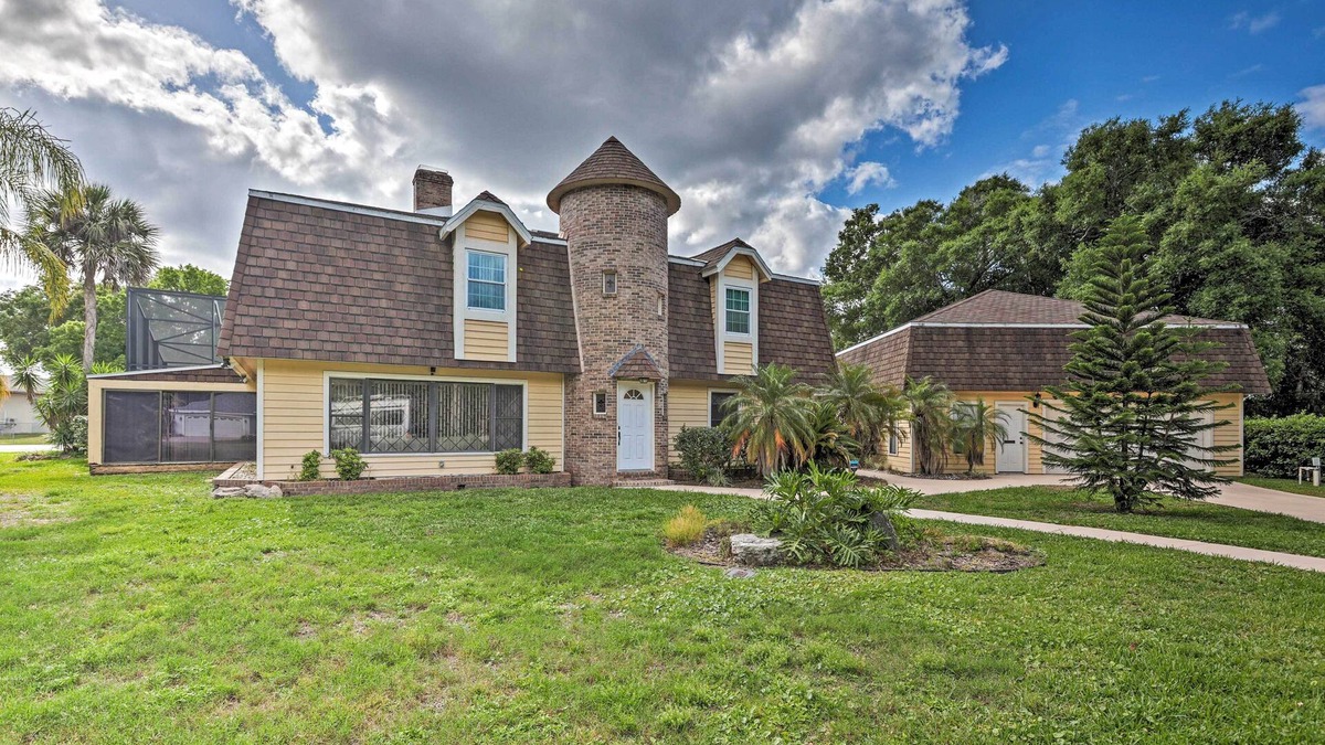 Fly In Spruce Creek House | The Aviator's Dream: Pool, Spa & Private Runway!