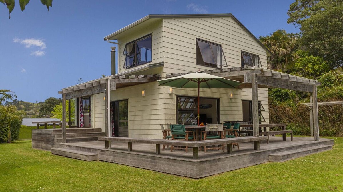 Hahei Cottage | The Bach Retreat - Hahei Holiday House