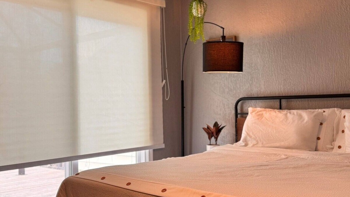 Windsor Apartment | The Bachelor Suite at Stanley/Kitchenette&Backyard