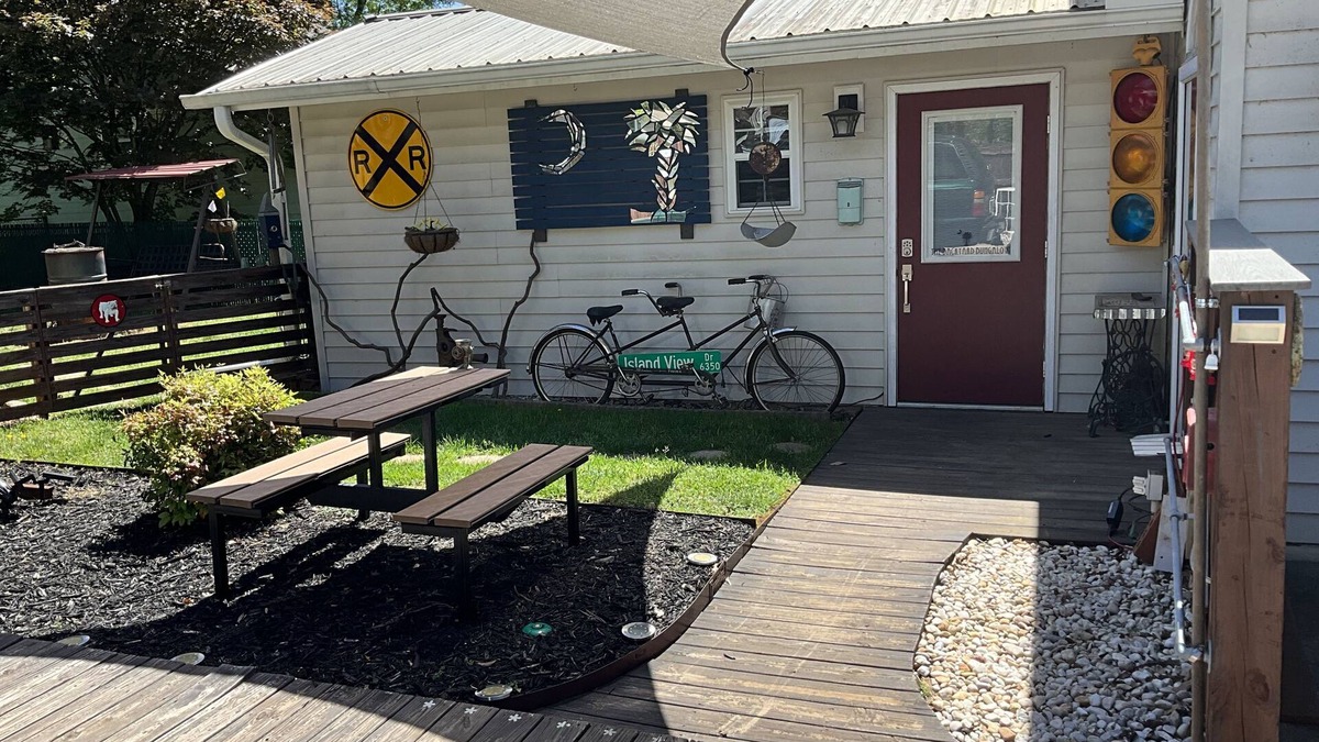 Sans Souci House | The Backyard Bungalow On The Trail -just minutes from downtown