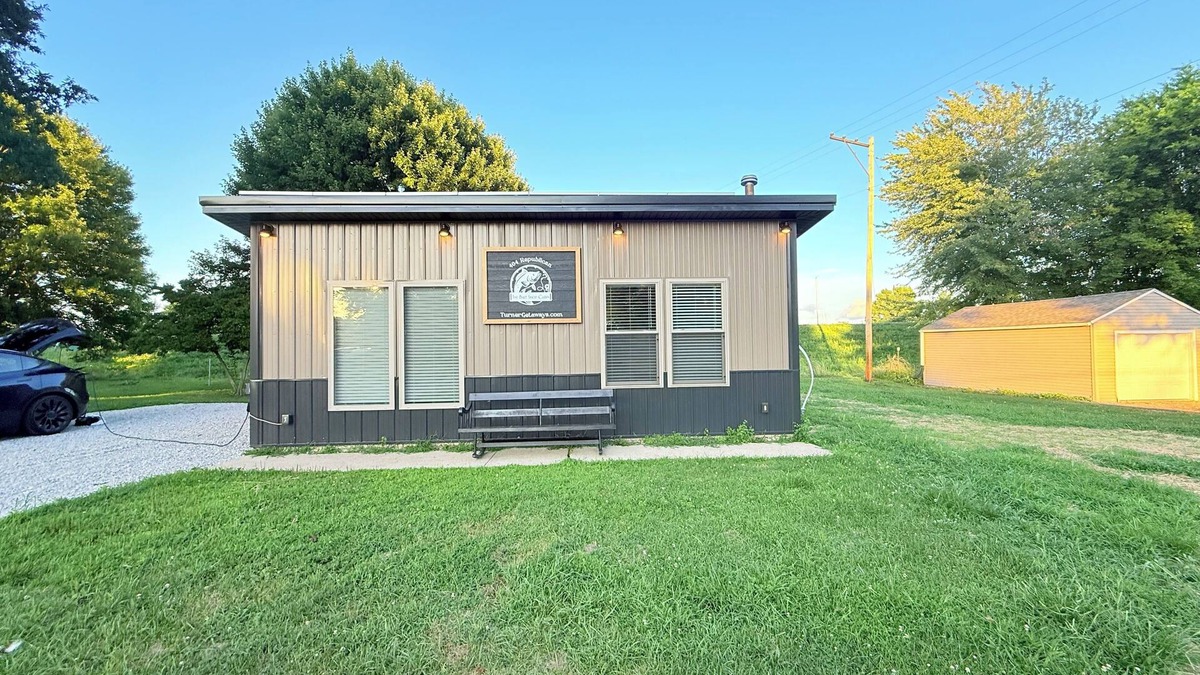 Keyesport Cabin | The Bait Shop Cabin off Carlyle Lake