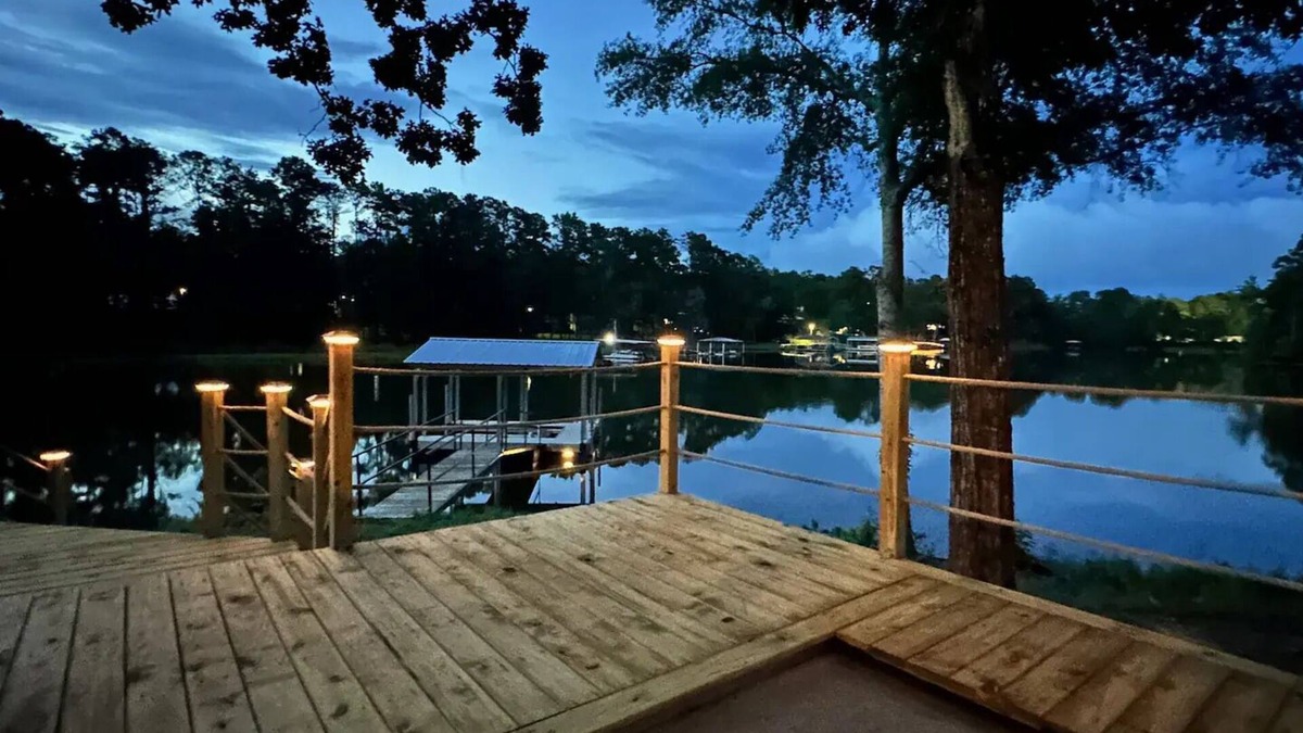 Abbeville Cabin | The BaitHouse - Charming Cabinnn