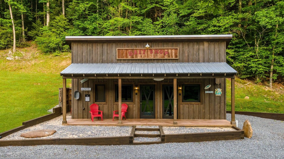 Goldbond Cabin | The Baitshop at Four Fillies Lodge