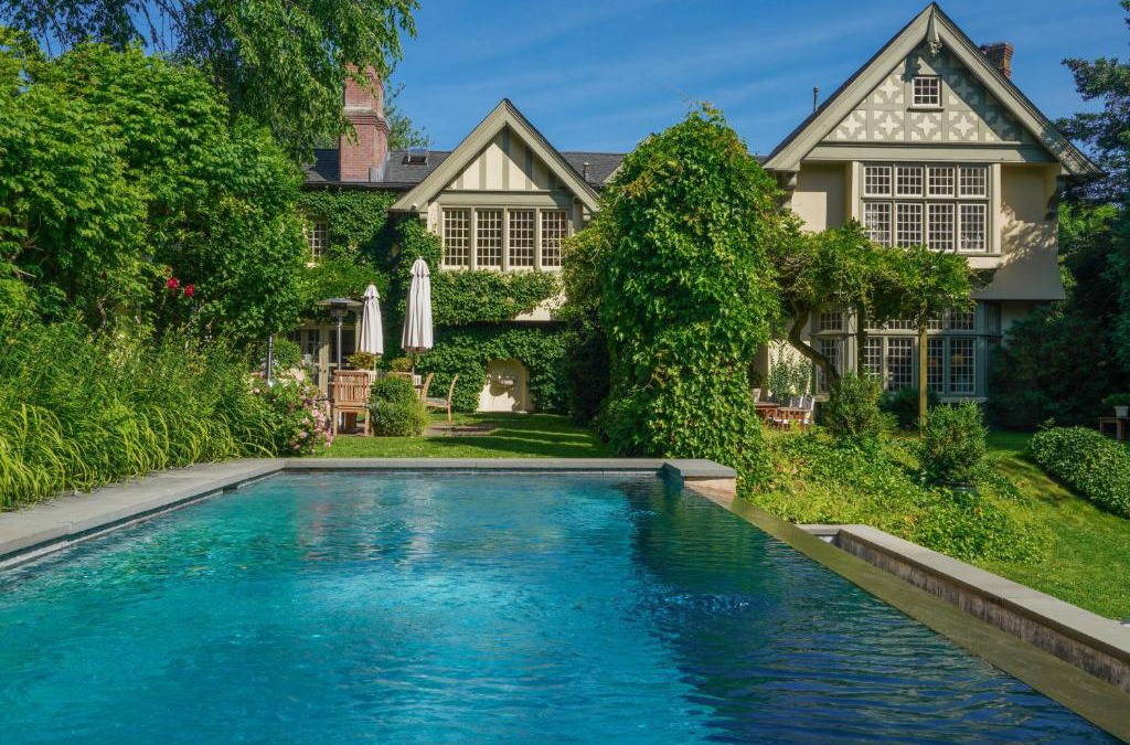Village of East Hampton Bed & Breakfast | The Baker House 1650