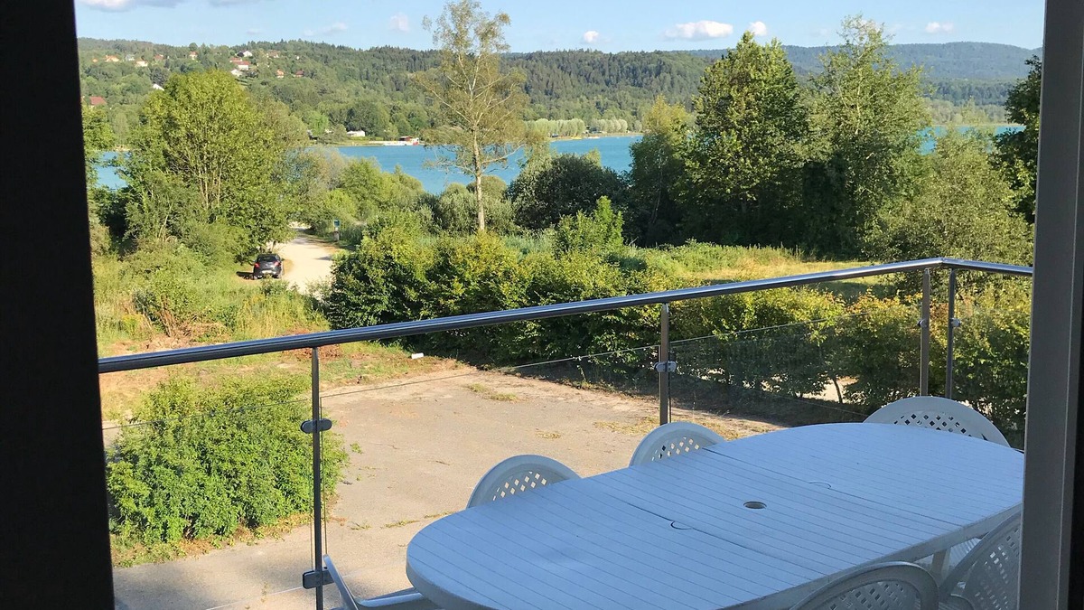 Clairvaux-les-Lacs Apartment | The balcony of the Lake: T3 of 65m2