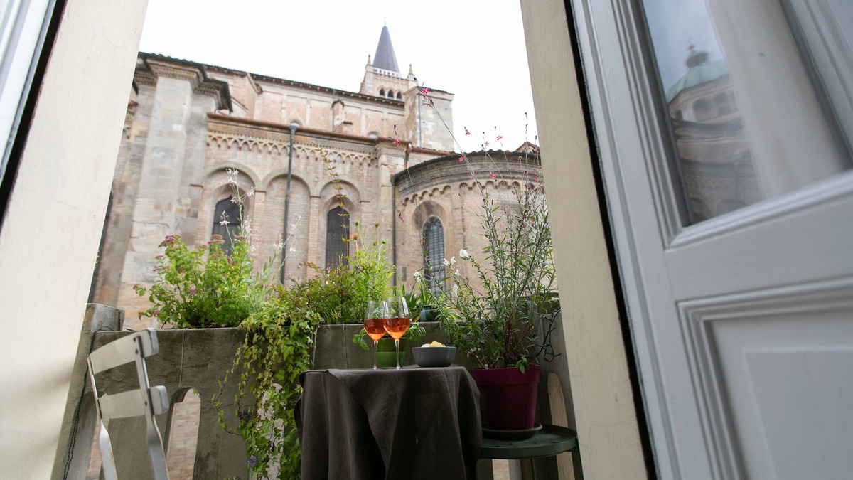 Parma City Centre House | The balcony of the Angiol d'Or