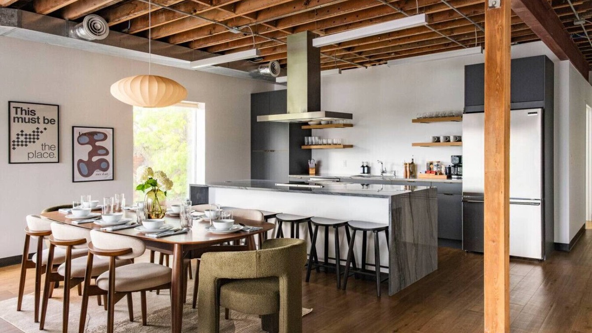 Old Ballard Apartment | The Ballard Loft | Sleeps 8 | Steps to Shops & Dining
