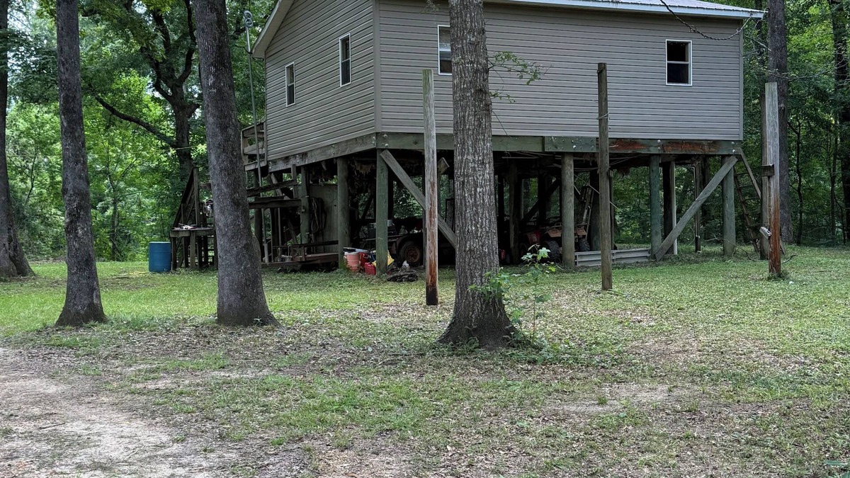 Dickinson Cabin | The Bama Bend