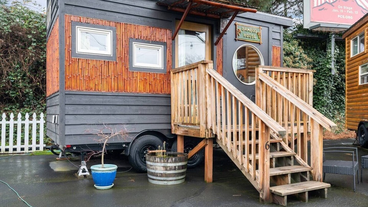 Kerns Hotel | The Bamboo - Custom Tiny Home w/Bamboo Vibe