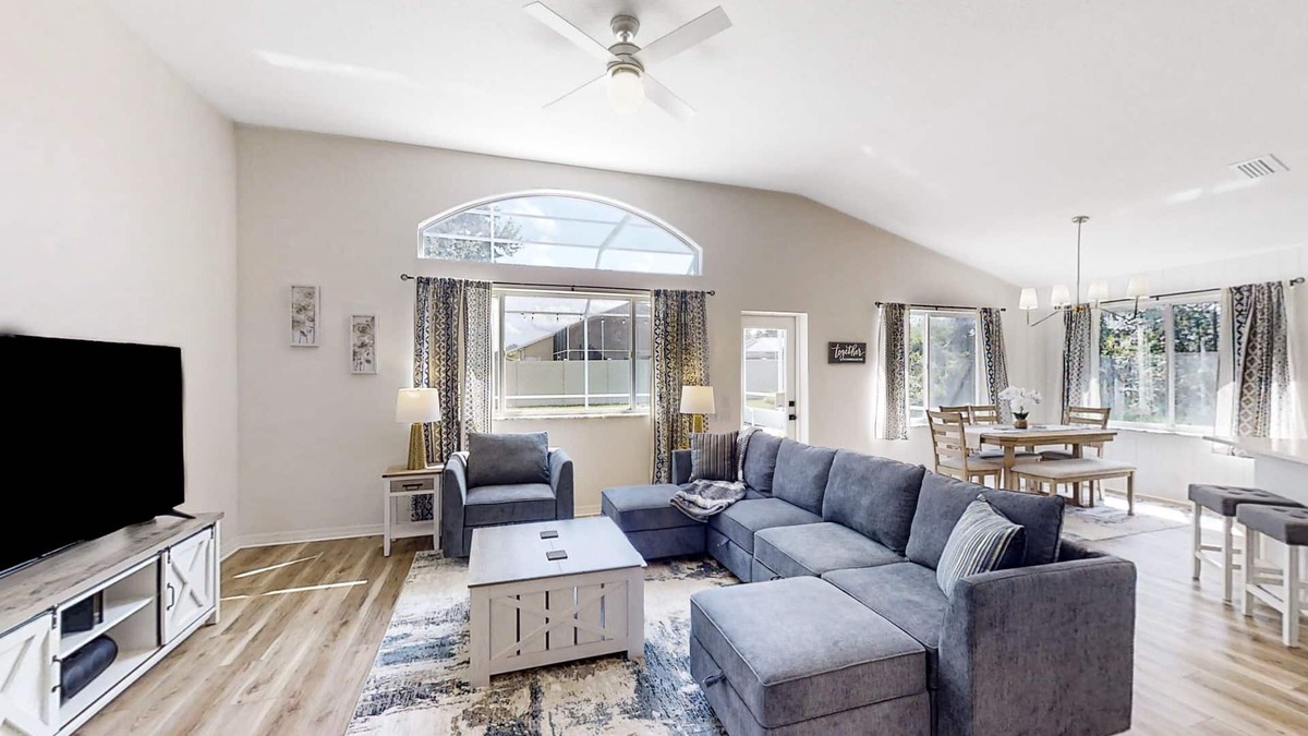 Indian Trails House | The Barefoot Bungalow | House in Palm Coast with an enclosed pool & grill