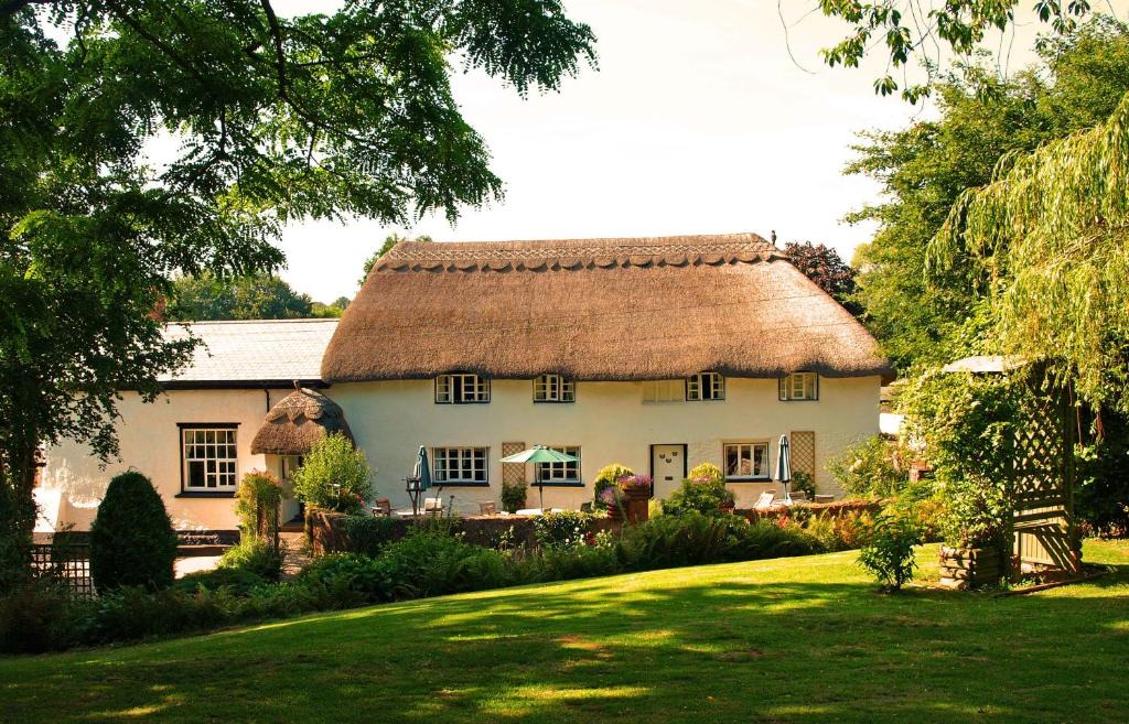 Sidmouth House | The Barn and Pinn Cottage