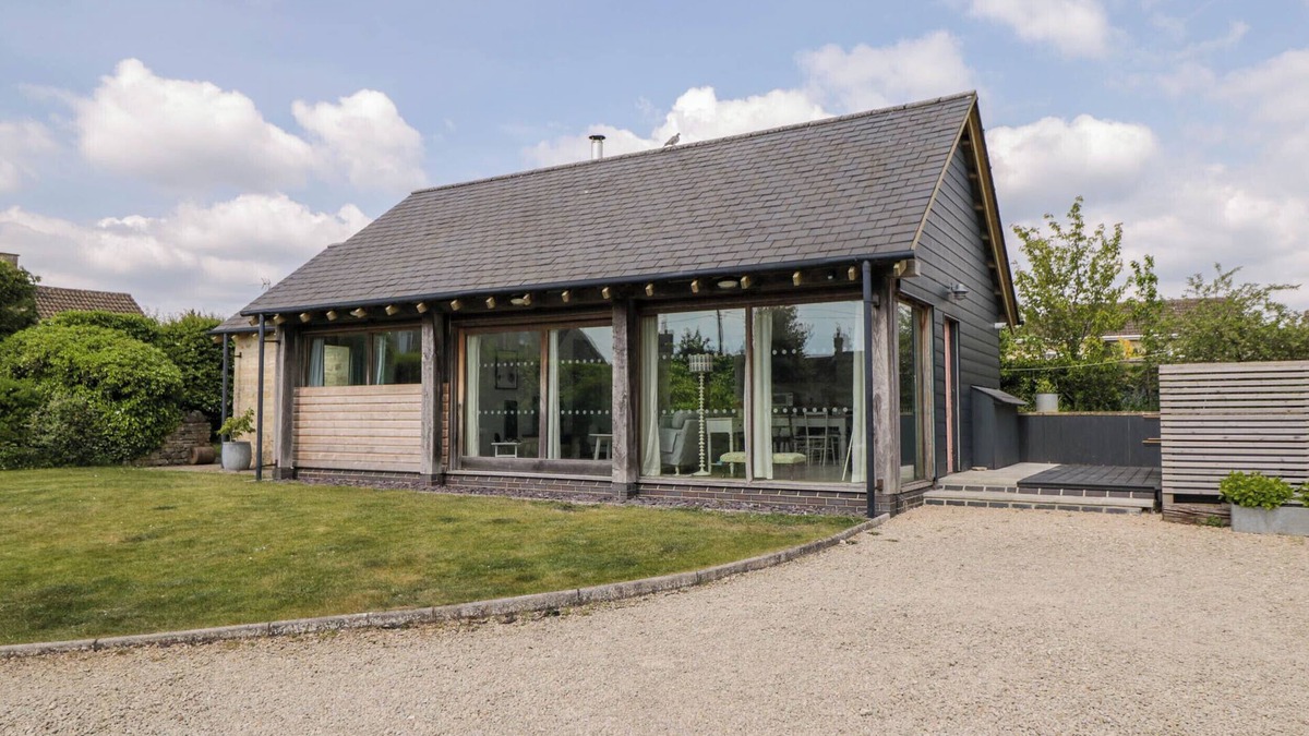 Colerne Cottage | THE BARN AT DAUBENEYS, pet friendly, with open fire in Colerne