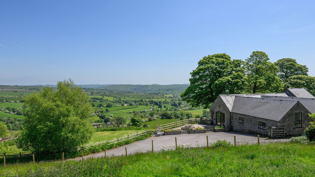 Longnor Cottage | THE BARN AT HILL HOUSE, pet friendly, with a garden in Leek