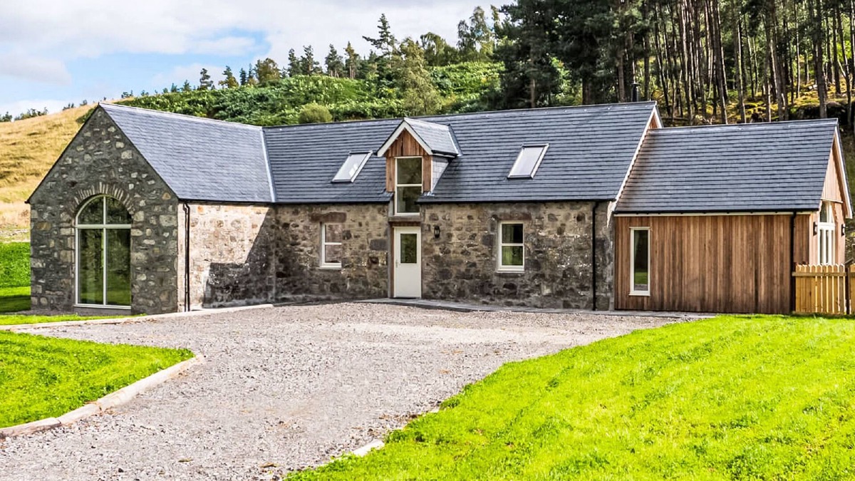 Glen Urquhart House | The Barn by Interhome