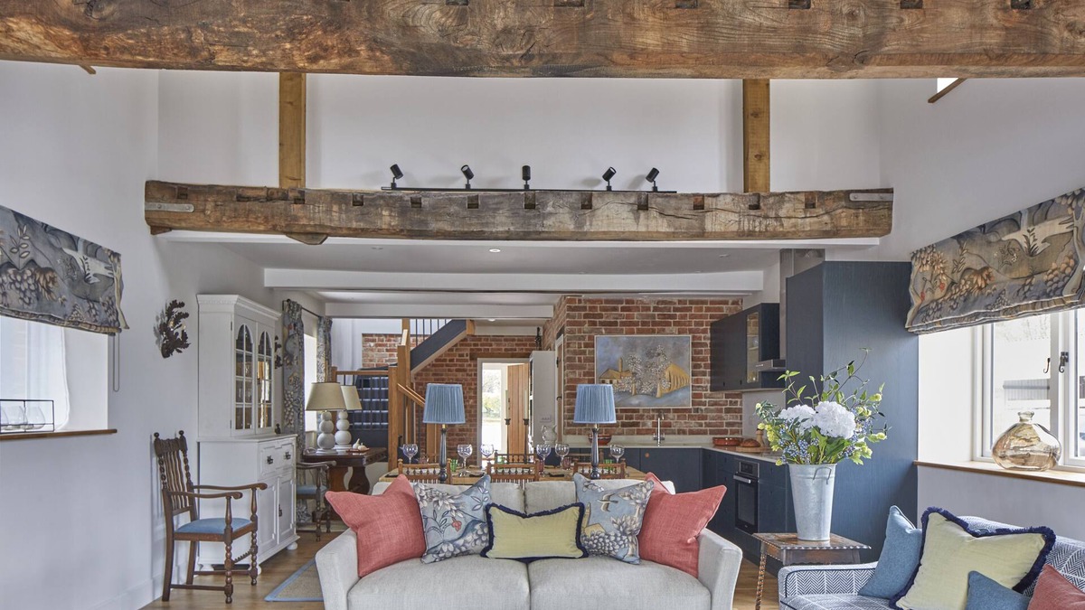 Alton Barnes House | The Barn - Delightful Wiltshire Holiday Home