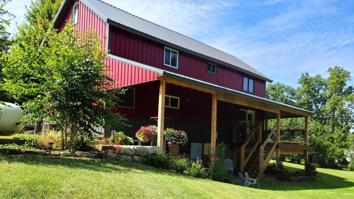 Spillville House | The Barn House Lodge