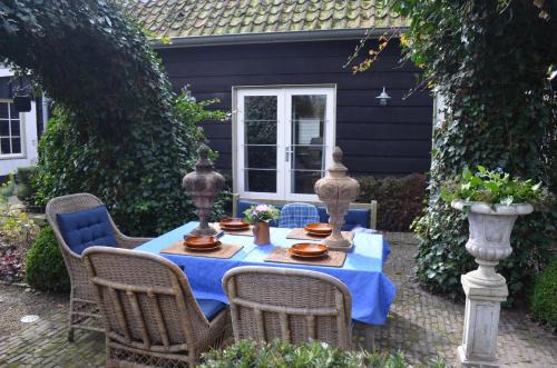 Sleeuwijk House | The Barn