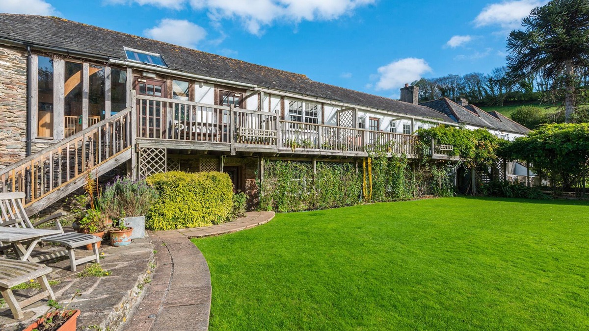 Dittisham Cottage | THE BARN, pet friendly, character holiday cottage in Dittisham