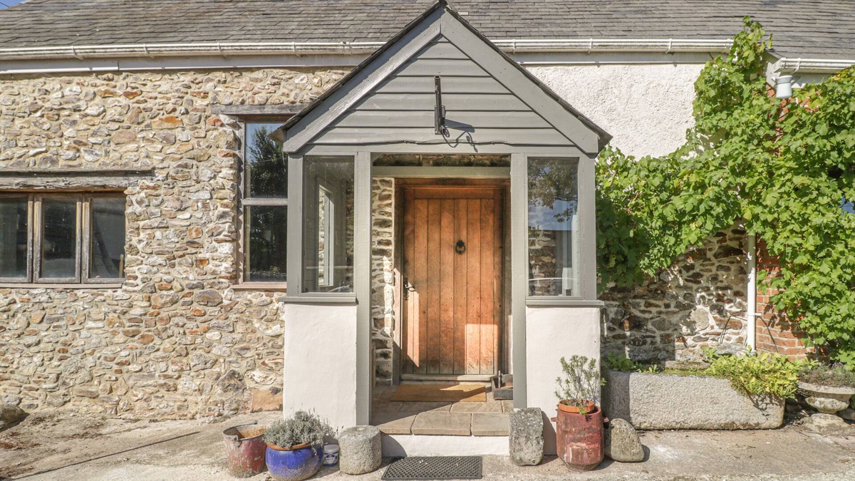 Buckerell Cottage | THE BARN, pet friendly, character holiday cottage in Honiton