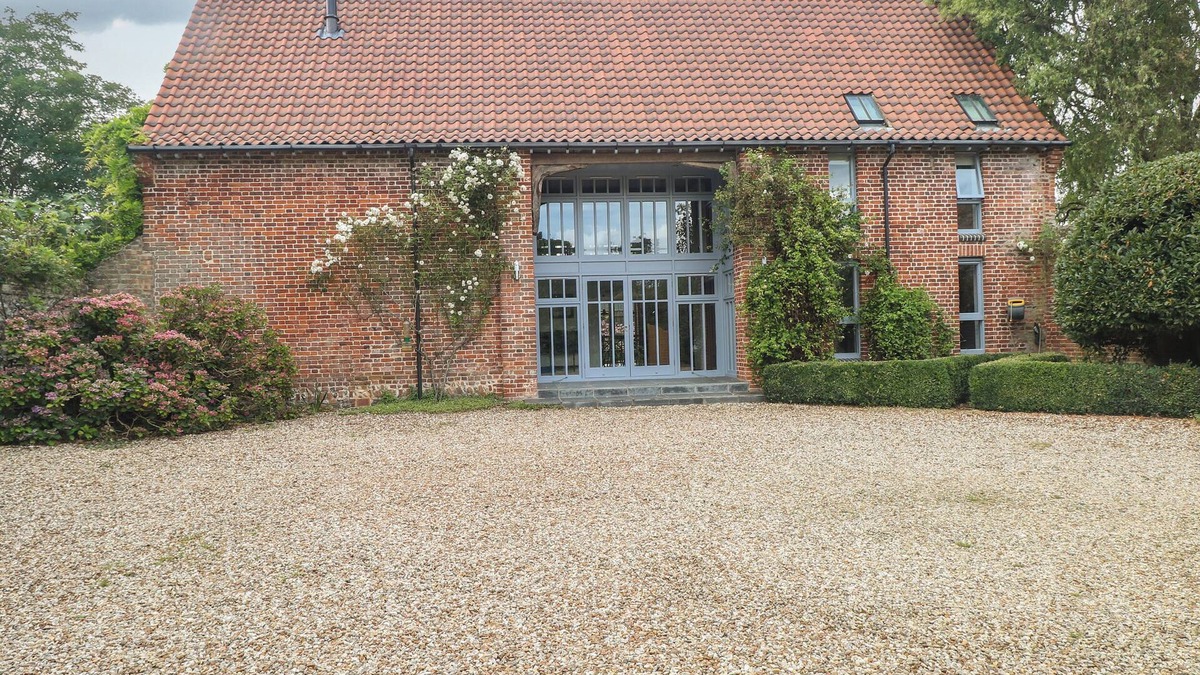 Tunstead Cottage | THE BARN, pet friendly, with pool in Hoveton & Wroxham