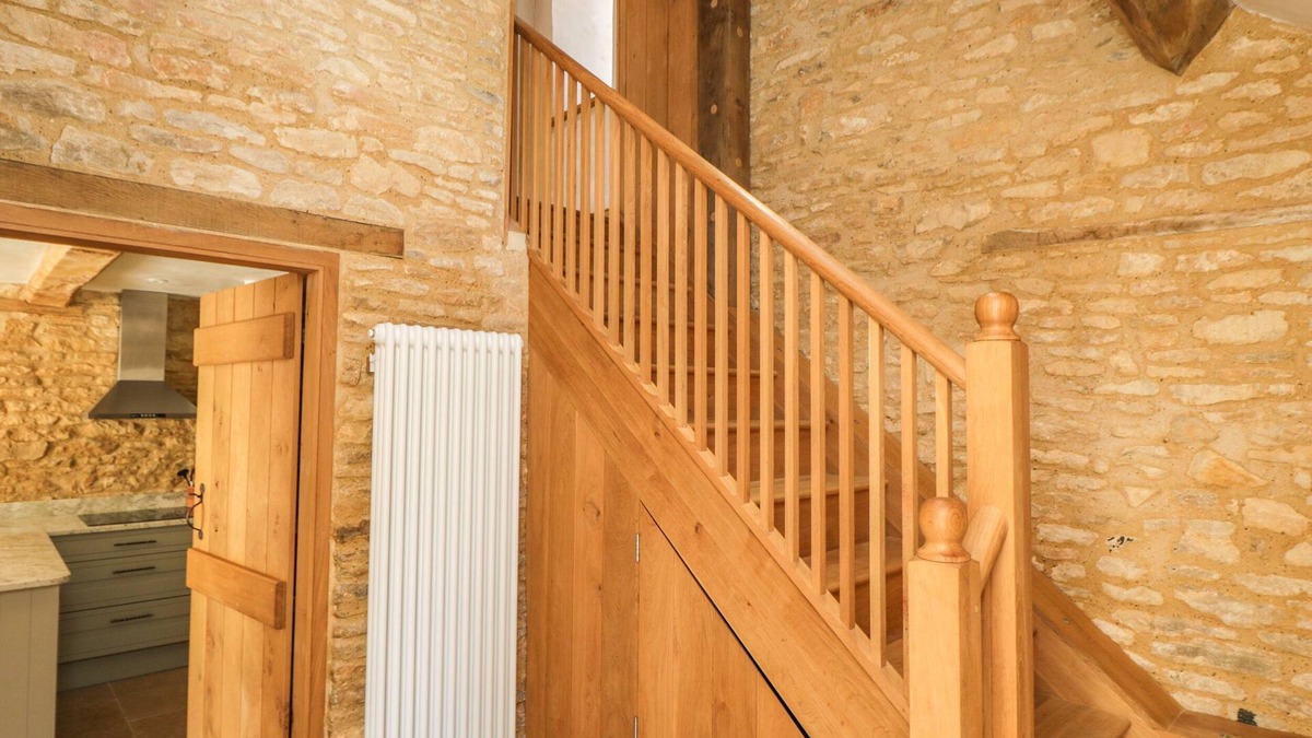 Nettleton Cottage | THE BARN, romantic, character holiday cottage in Colerne