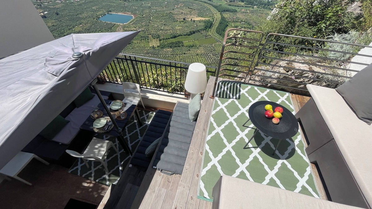 Norma Apartment | The Barn suite with outdoor living and breathtaking views
