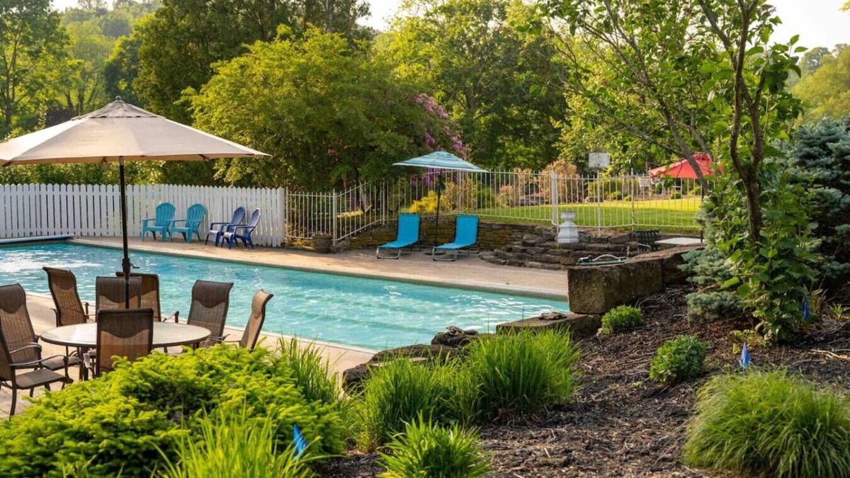 New Philadelphia House | The Barn- Unique Country Setting