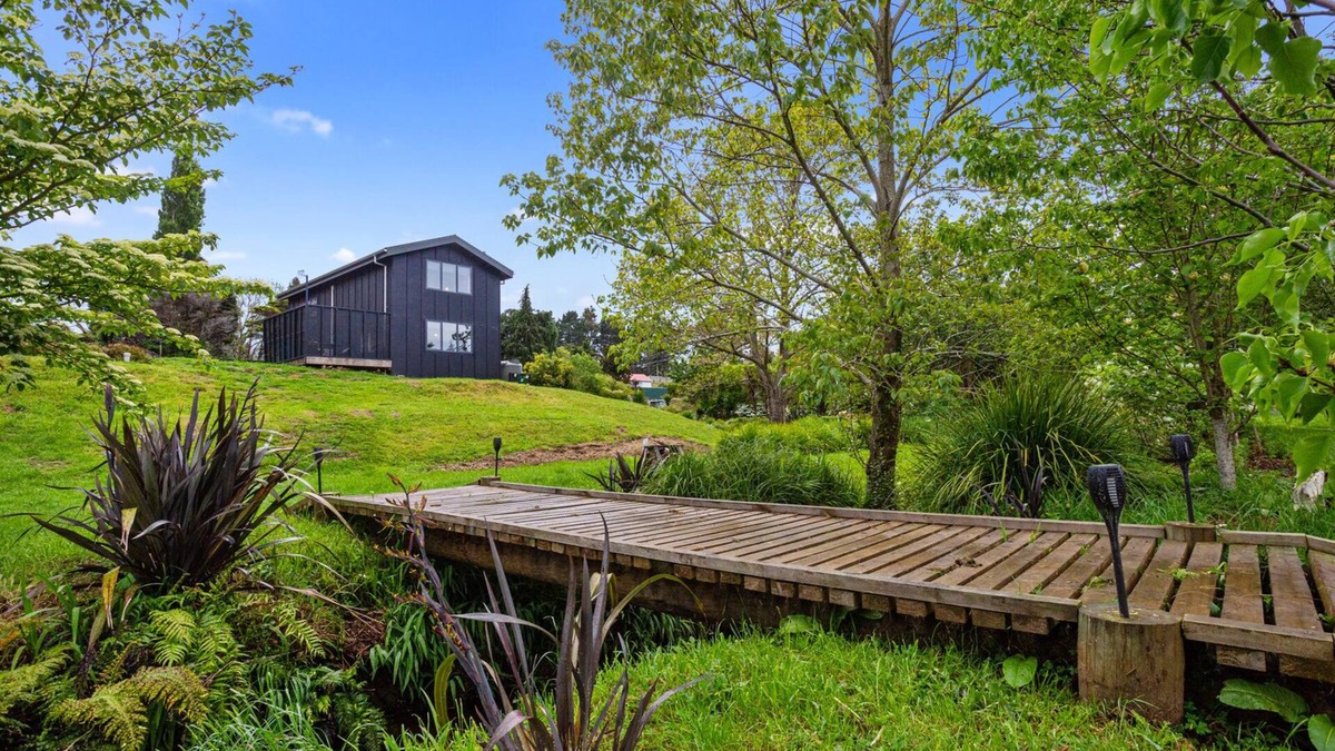 Waihi House | The Barn - Waihi Holiday Home